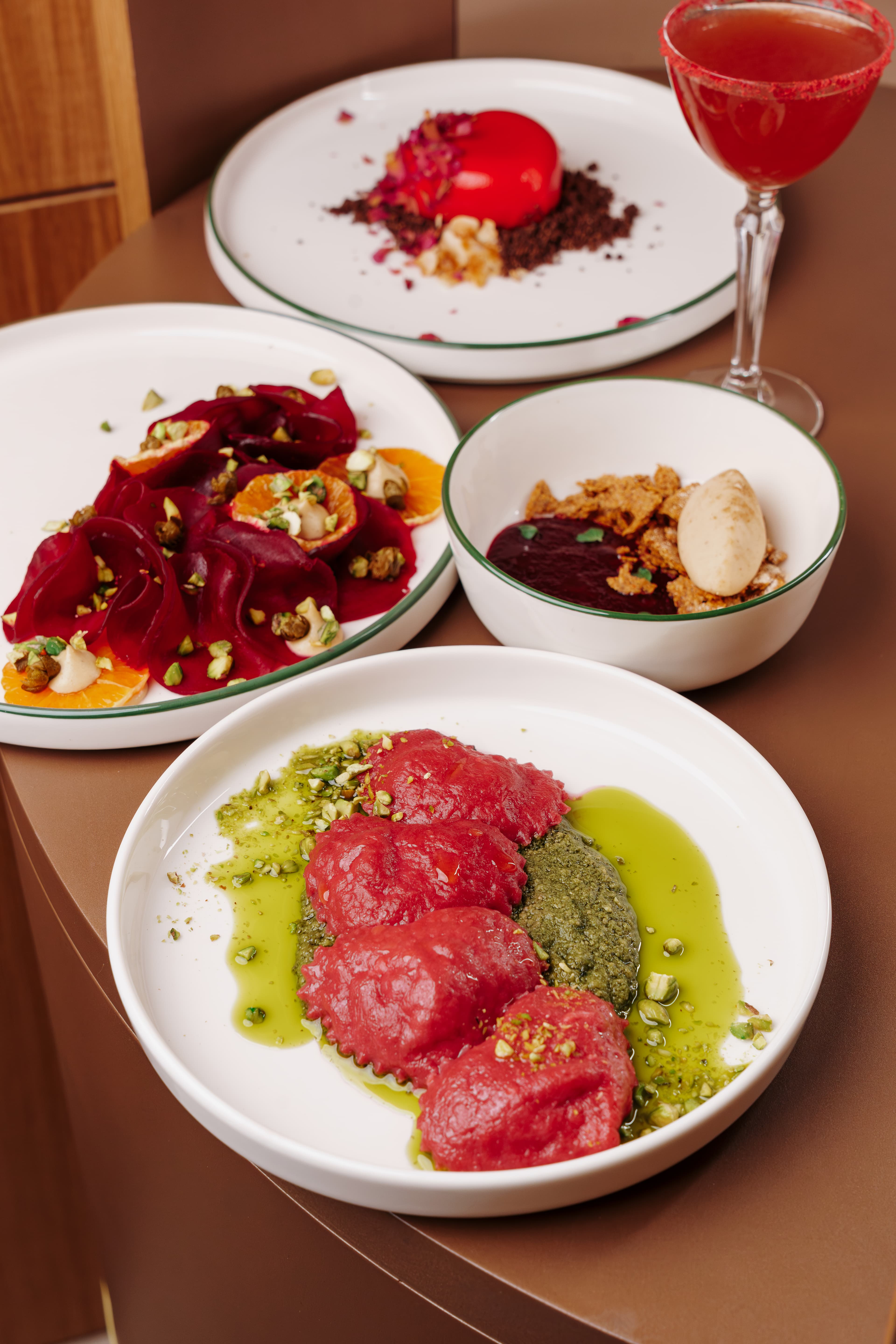 14 лютого запрошуємо вас на святкову романтичну вечерю для тих, хто шукає більше, ніж їжу і враження