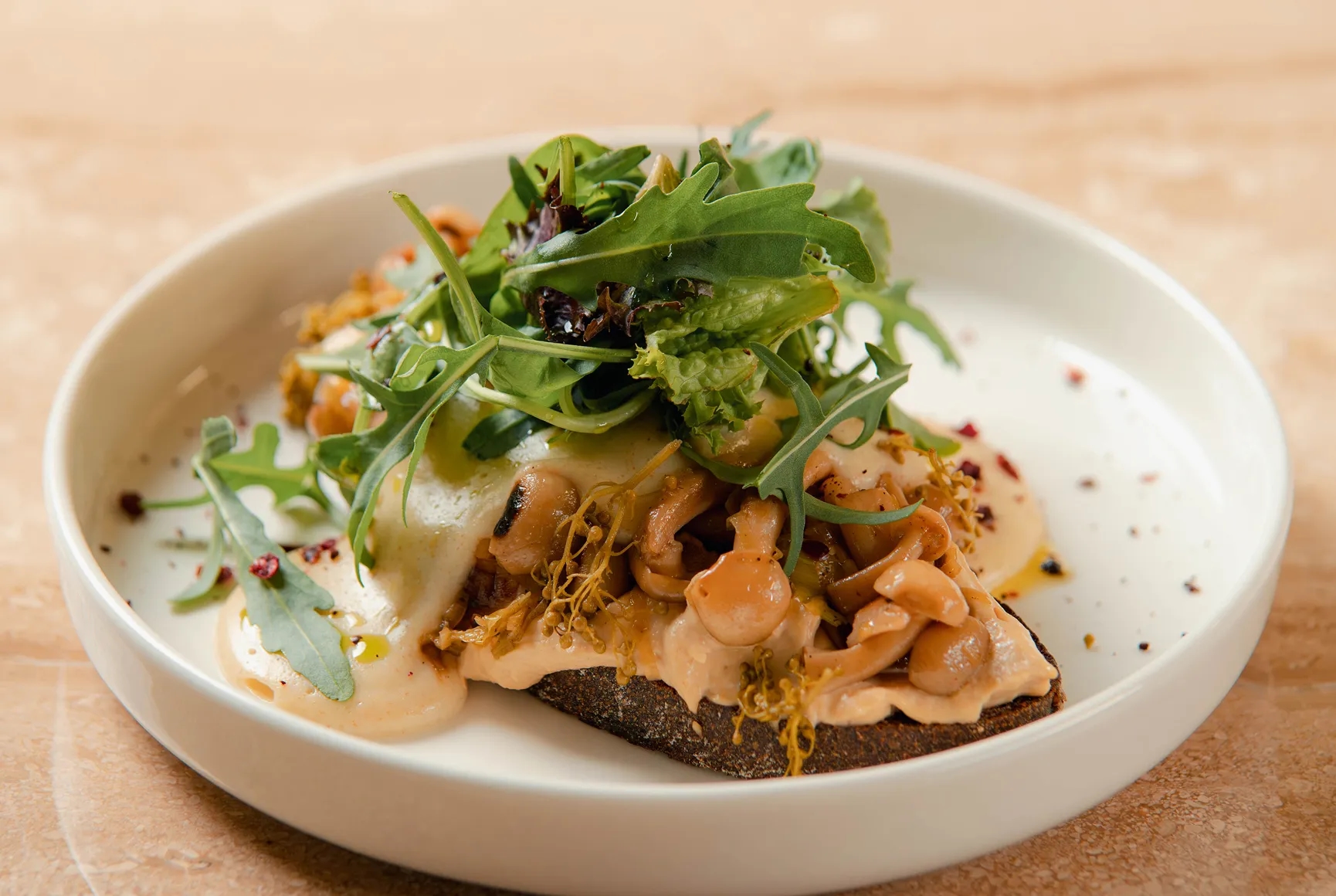 Тост з грибами Шимеджи